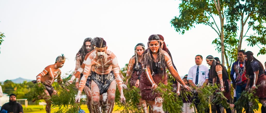 Mununjali Ngari share traditional dances at the NAIDOC Awards for 2022. Photo by Katie O'Brien